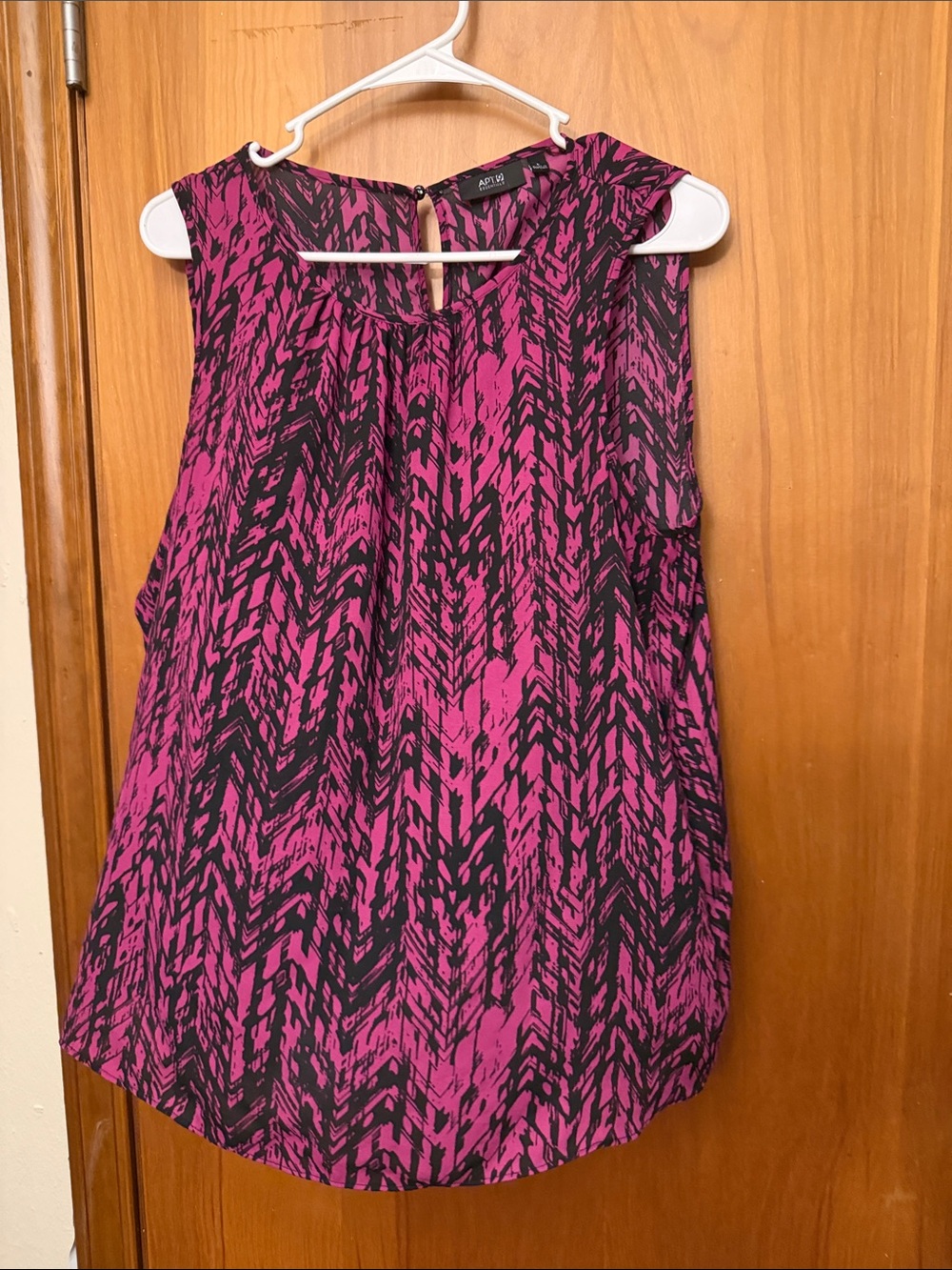 Apt. 9 Fuchsia and Black Printed Sleeveless Keyhole Top